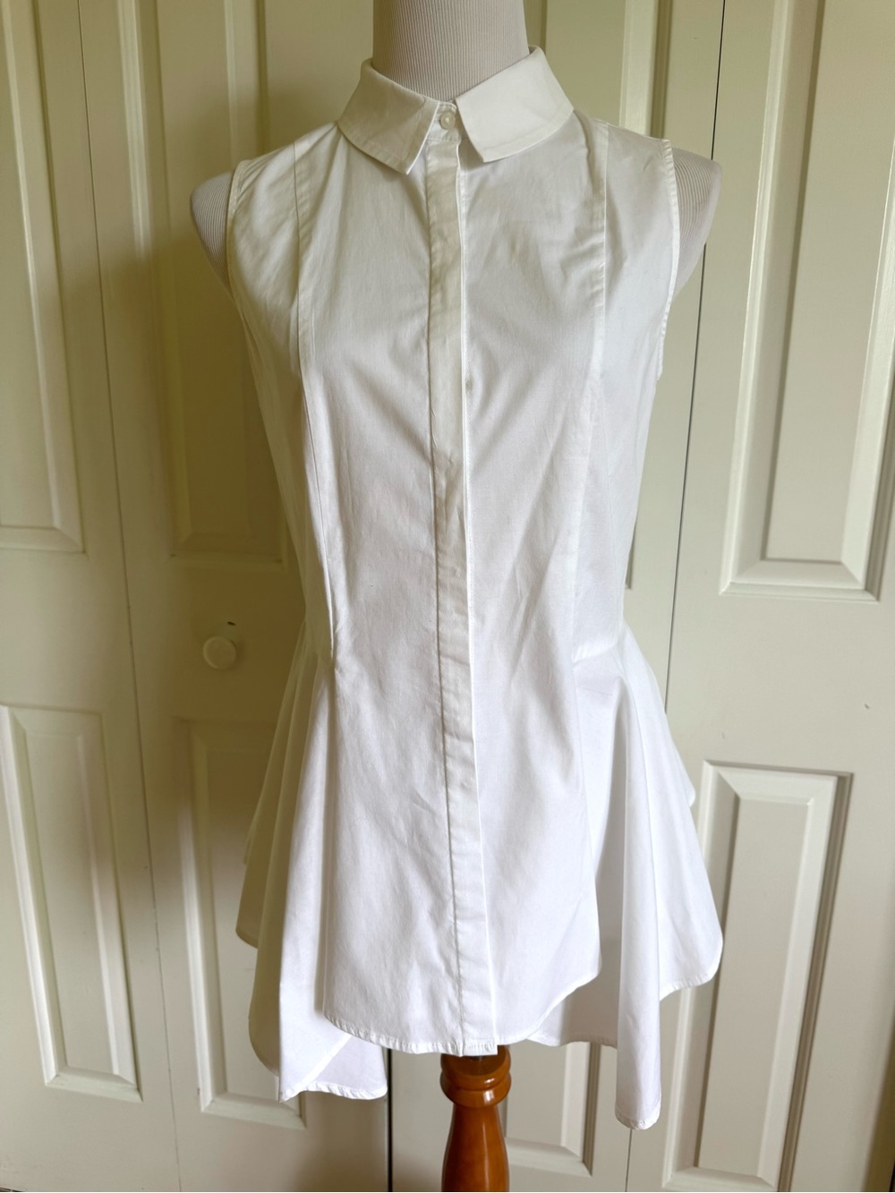 For Cynthia White Sleeveless Button-Front Peplum Blouse S